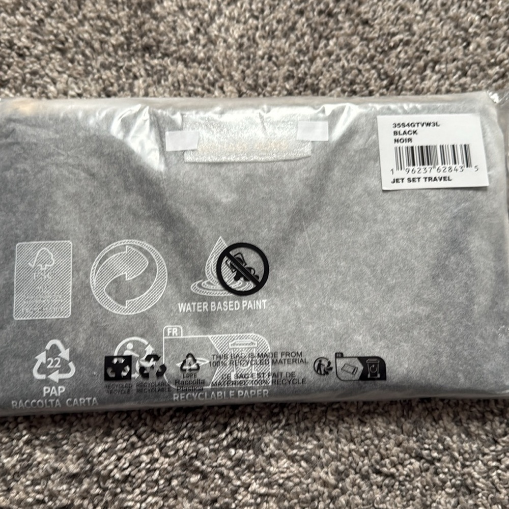 NWT Michael Kors large black pebble leather jet set wristlet - Picture 3 of 7